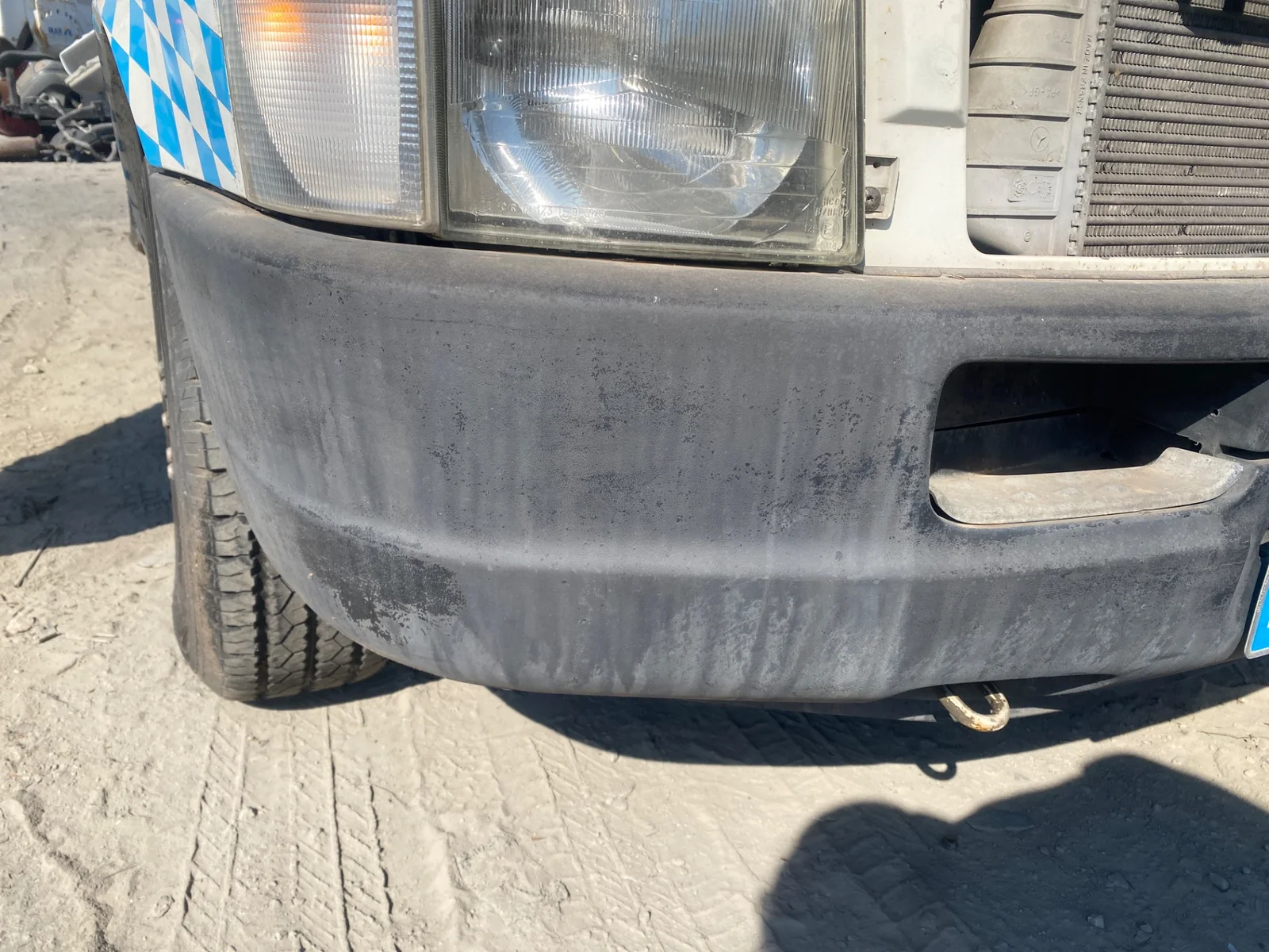 Foto de PARAGOLPES DELANTERO VOLKSWAGEN LT FURGÓN/COMBI 2.5 TDI (109 CV / 80 KW)