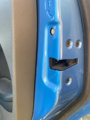 Foto de CERRADURA PUERTA TRASERA DERECHA FORD FOCUS BERLINA (CB4) 1.6 TDCi CAT (109 CV / 80 KW) referencia 5041668