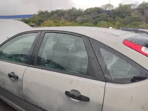 Foto de LUNA TRASERA IZQUIERDA FORD FOCUS BERLINA (CAP) 1.8 Flexifuel CAT (125 CV / 92 KW) referencia 1317985