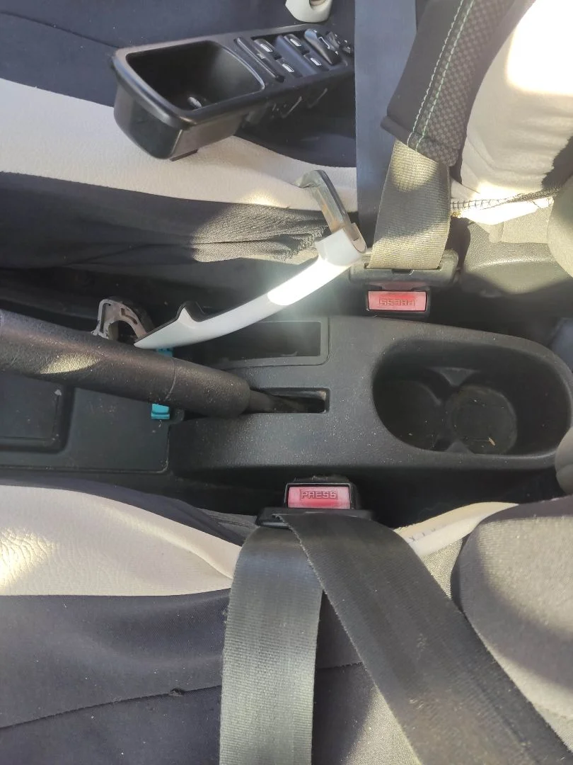 Foto de ENGANCHE CINTURON DELANTERO IZQUIERDO PEUGEOT 207 1.6 HDi FAP CAT (9HZ / DV6TED4) (109 CV / 80 KW)