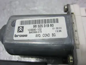 Foto de MOTOR ELEVALUNAS DELANTERO IZQUIERDO CITROEN C5 BERLINA 2.0 HDi (109 CV / 80 KW) referencia 9632531880 foto 4