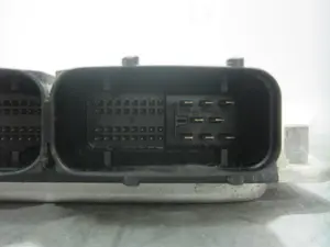 Foto de CENTRALITA MOTOR UCE SKODA FABIA (5J2) 1.2 (60 CV / 44 KW) referencia 038906019NL foto 4
