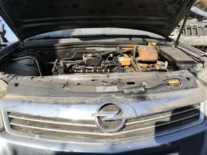 Foto de REJILLA DELANTERA OPEL ASTRA H BERLINA