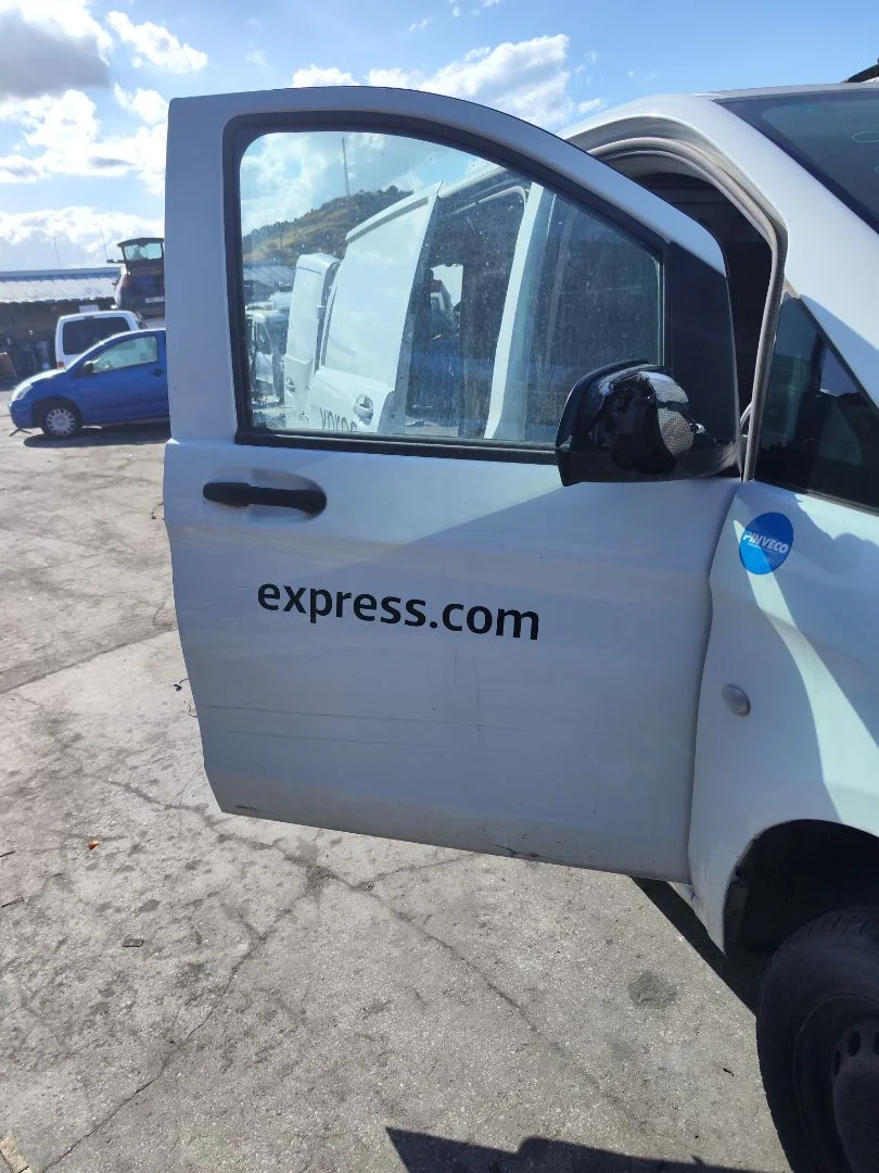 Foto de PUERTA DELANTERA DERECHA MERCEDES-BENZ VITO FURGÓN (447) 1.6 CDI CAT (114 CV / 84 KW) referencia A4477206700