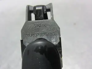Foto de MANETA EXTERIOR DELANTERA DERECHA SEAT IBIZA (6L1) 1.4 16V (101 CV / 74 KW) referencia 3B0837885 foto 3