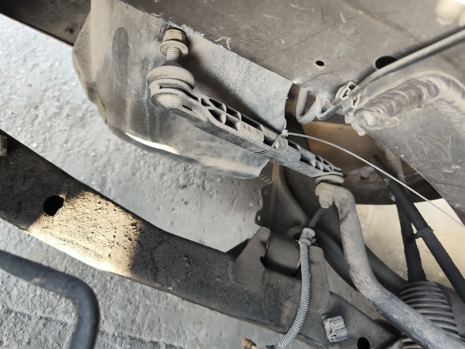 Foto de BIELETA ESTABILIZADORA DELANTERA DERECHA CHEVROLET CRUZE 2.0 Diesel CAT (163 CV / 120 KW) referencia 13327928