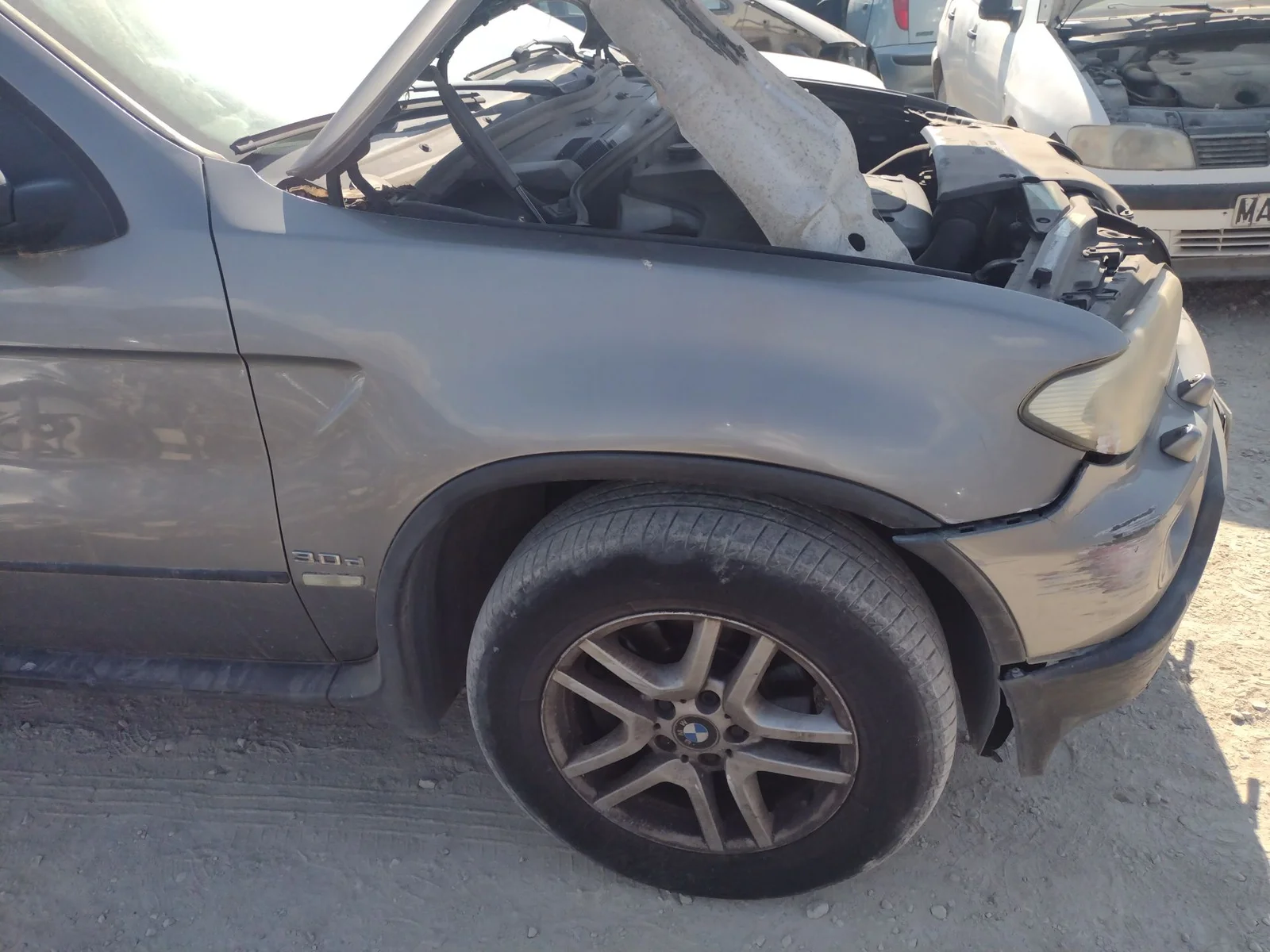 Foto de ALETA DELANTERA DERECHA BMW SERIE X5 (E53) 3.0 Turbodiesel CAT (218 CV / 160 KW)