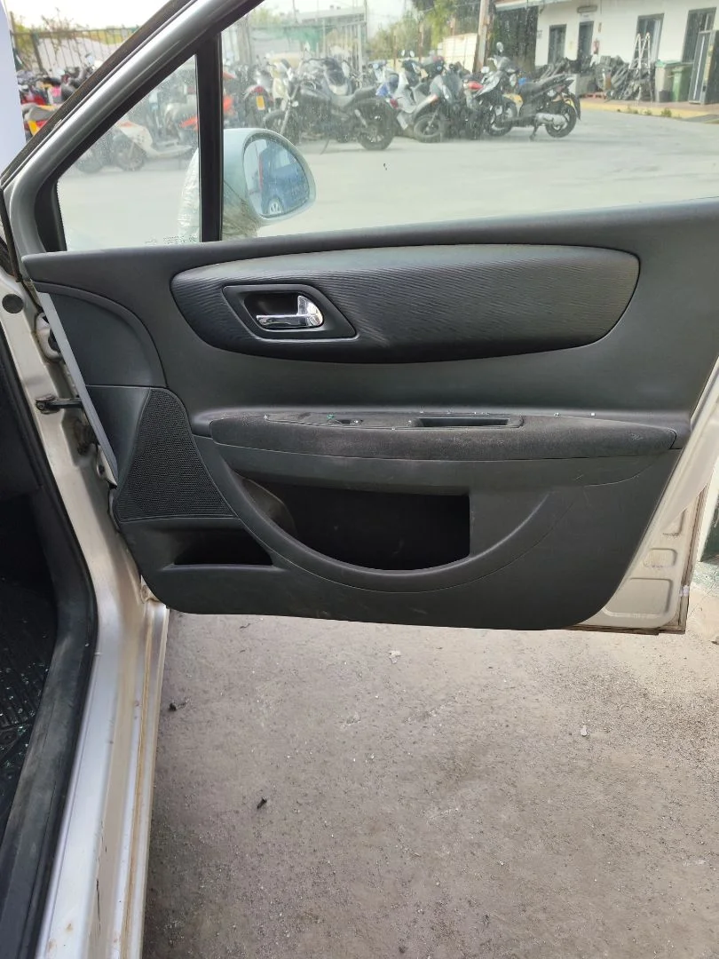 Foto de GUARNECIDO PUERTA DELANTERA DERECHA CITROEN C4 BERLINA 1.6 16V HDi (90 CV / 66 KW)