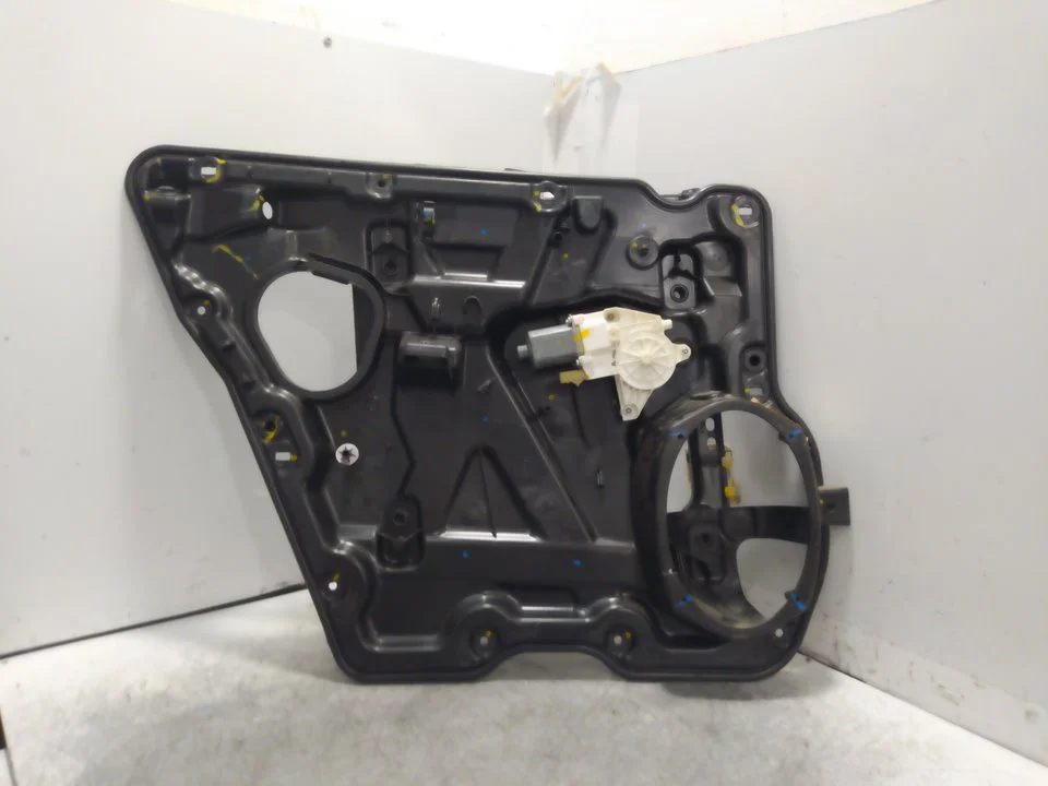 Foto de ELEVALUNAS TRASERO IZQUIERDO FIAT FREEMONT (345) 2.0 16V Multijet CAT (170 CV / 125 KW) referencia 68043739AA