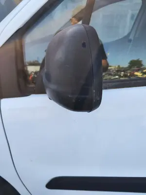 Foto de RETROVISOR IZQUIERDO CITROEN BERLINGO FURGÓN 1.6 Blue-HDI FAP (99 CV / 73 KW) foto 4