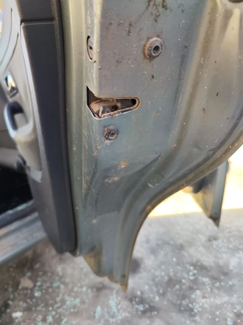 Foto de CERRADURA PUERTA TRASERA DERECHA SEAT CORDOBA BERLINA (6L2) 1.4 16V (75 CV / 55 KW) referencia 3B4839015AN