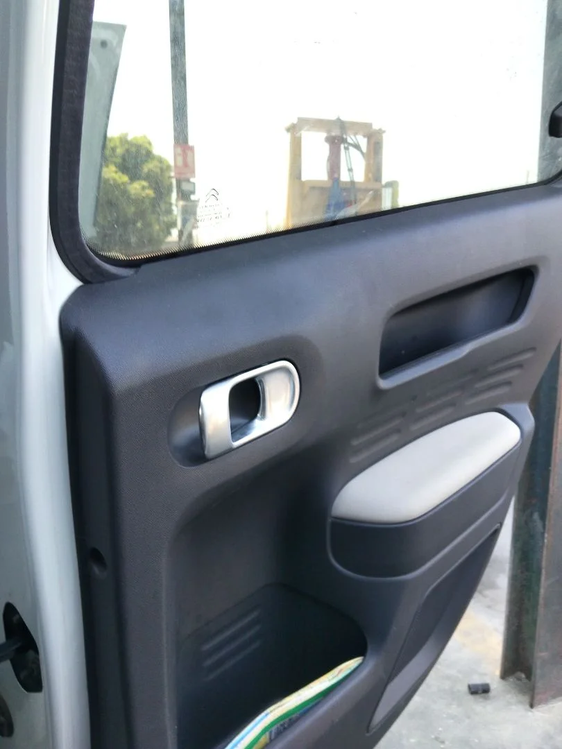 Foto de MANETA INTERIOR TRASERA DERECHA CITROEN C4 CACTUS 1.2 12V VTi (82 CV / 60 KW) referencia 98012885VV