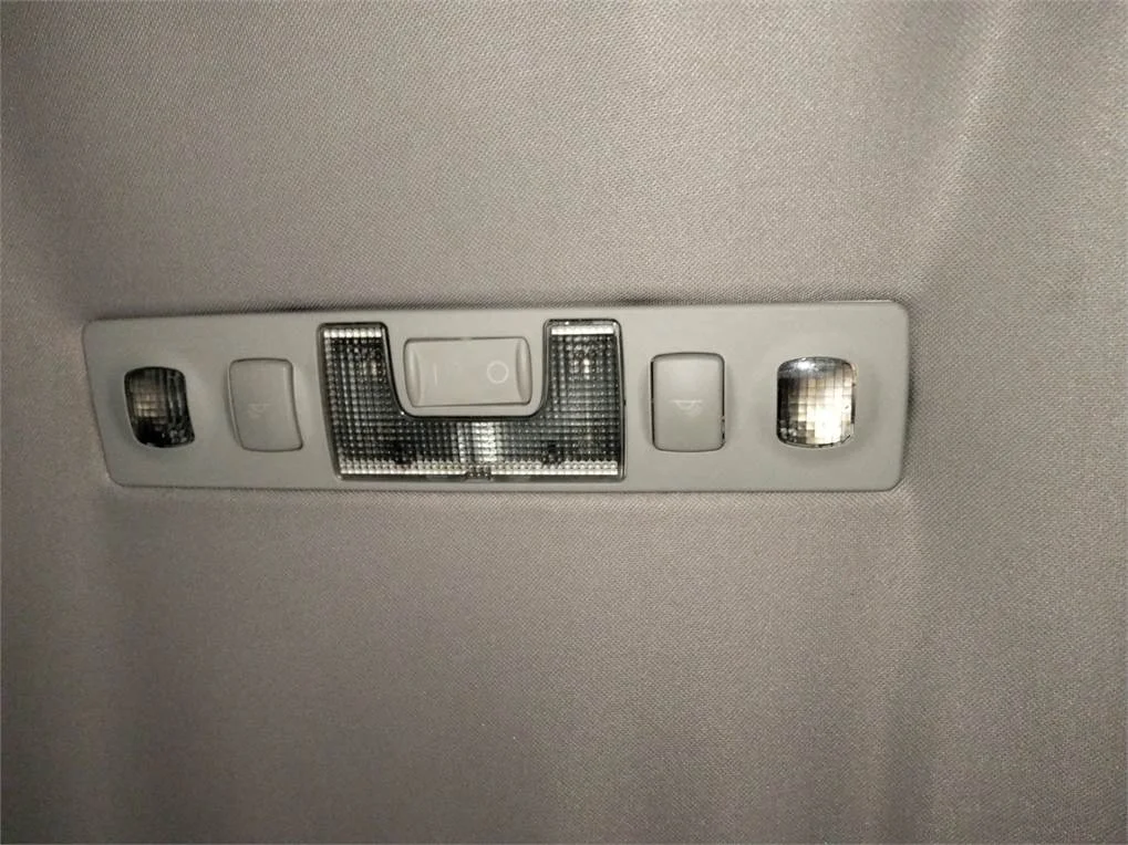 Foto de LUZ INTERIOR AUDI ALLROAD QUATTRO QUATTRO (4B5)