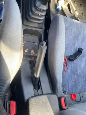 Foto de PALANCA FRENO NISSAN ALMERA (N15) 2.0 Diesel (75 CV / 55 KW)