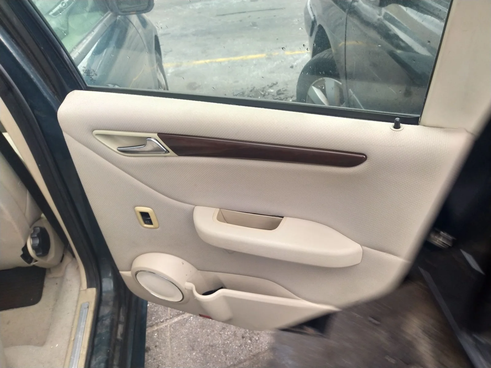Foto de GUARNECIDO PUERTA TRASERA DERECHA MERCEDES-BENZ CLASE A (BM 169) 2.0 CDI CAT (109 CV / 80 KW) referencia A1697304670 FKZ