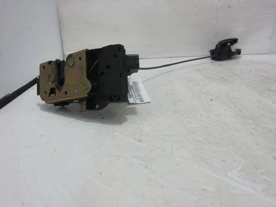 Foto de CERRADURA PUERTA DELANTERA DERECHA FORD FOCUS BERLINA (CAK) 1.8 TDCi Turbodiesel CAT (116 CV / 85 KW) referencia 924033000