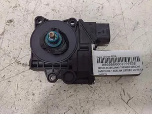 Foto de MOTOR ELEVALUNAS TRASERO DERECHO BMW SERIE 1 BERLINA (E81/E87) referencia 1060079