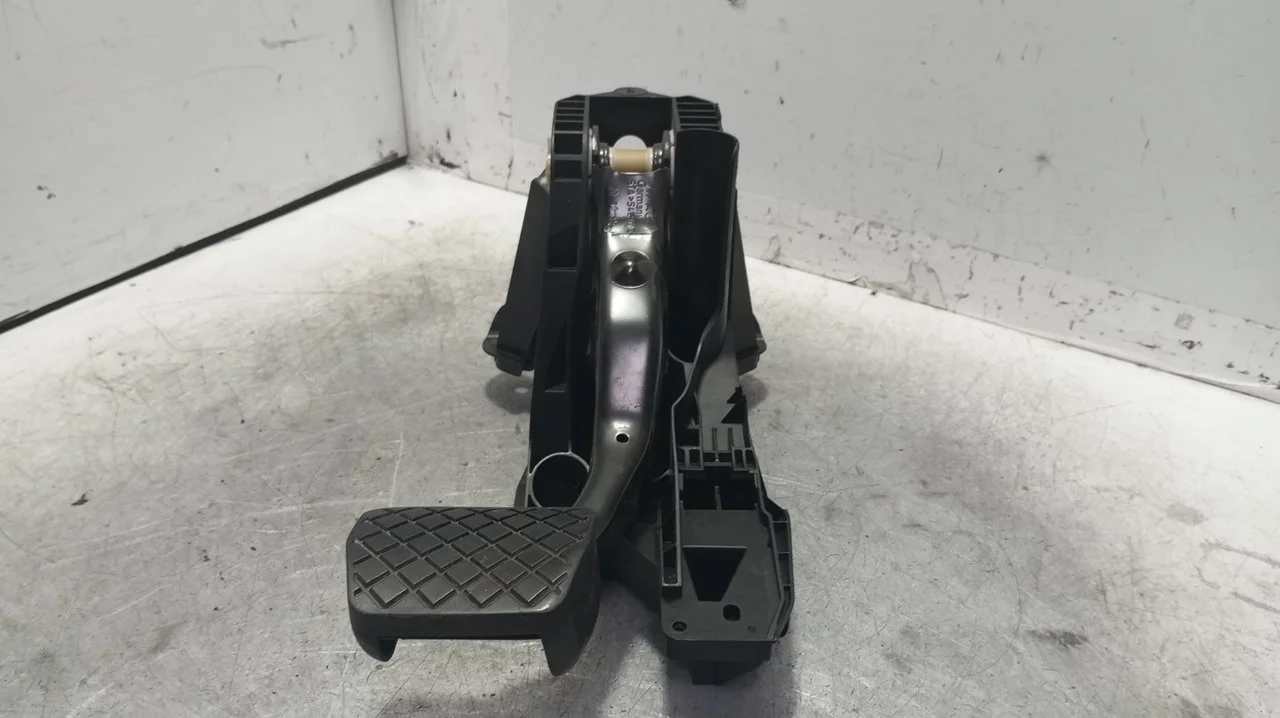 Foto de PEDAL FRENO VOLKSWAGEN GOLF VII (5G1/BE1) 1.6 16V TDI DPF (110 CV / 81 KW) referencia 5Q1723058AJ