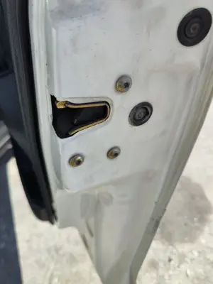 Foto de CERRADURA PUERTA DELANTERA DERECHA SEAT IBIZA (6K1) 1.4  (60 CV / 44 KW)