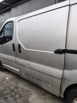 Foto de PUERTA TRASERA IZQUIERDA OPEL VIVARO FURGÓN/COMBI 2.0 16V CDTI (114 CV / 84 KW)