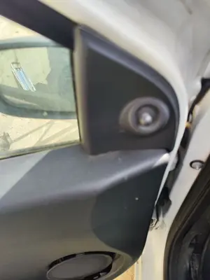 Foto de RETROVISOR IZQUIERDO RENAULT CLIO III 1.5 dCi Diesel FAP (75 CV / 55 KW)