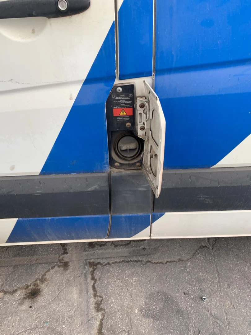 Foto de TAPA EXTERIOR COMBUSTIBLE VOLKSWAGEN CRAFTER FURGÓN (2E) 2.5 TDI DPF (109 CV / 80 KW)