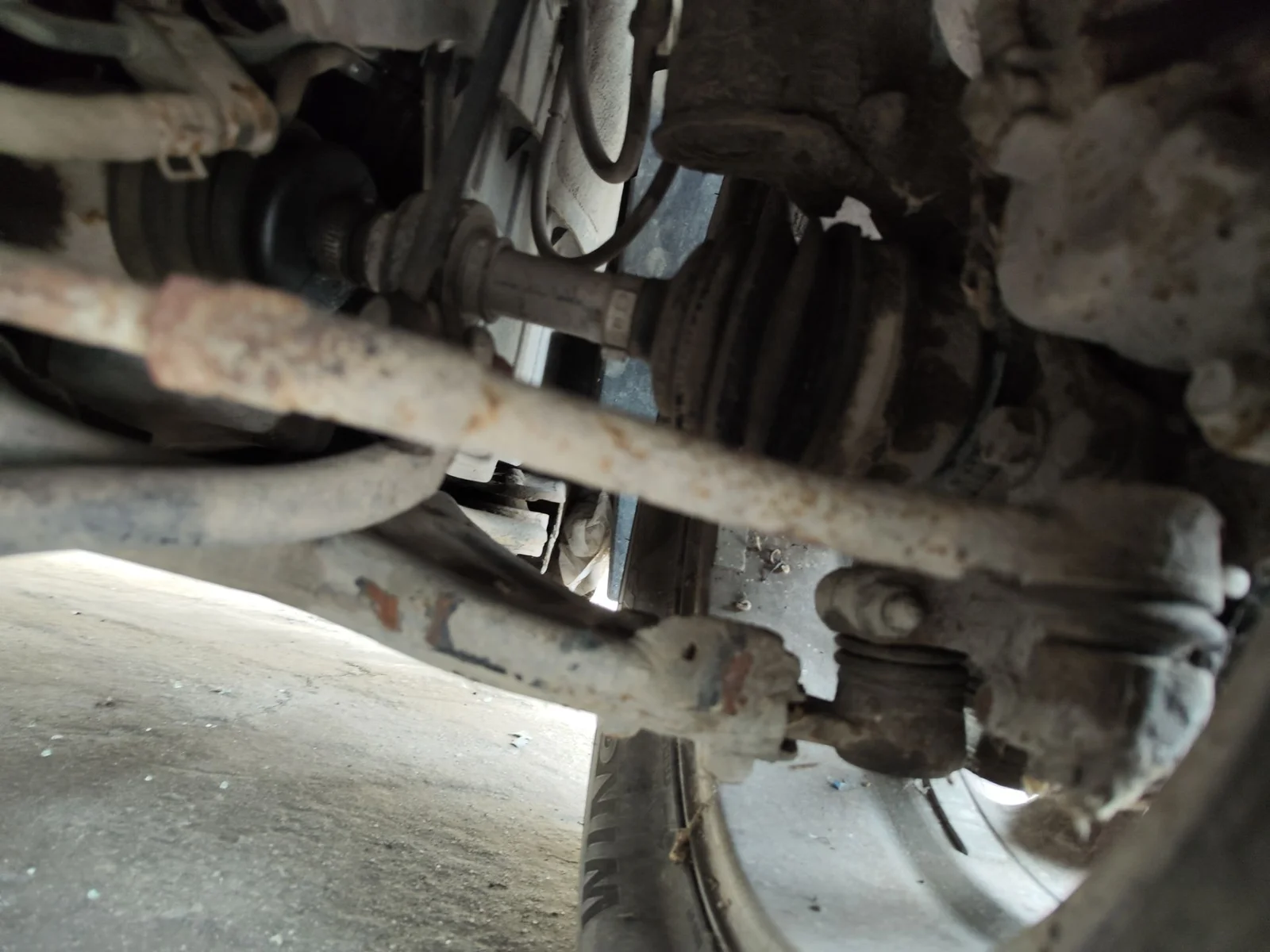 Foto de BRAZO SUSPENSION DELANTERO DERECHO KIA CARNIVAL 2.9 CRDi CAT (185 CV / 136 KW)