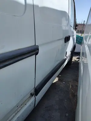 Foto de PUERTA TRASERA DERECHA NISSAN INTERSTAR (X70) 2.5 dCi Diesel CAT (114 CV / 84 KW)