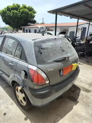 Foto de PORTON TRASERO KIA RIO (JB) 1.5 CRDi (110 CV / 81 KW) referencia 737001G320 foto 3
