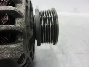 Foto de ALTERNADOR OPEL ASTRA H BERLINA referencia YM13117340 foto 2