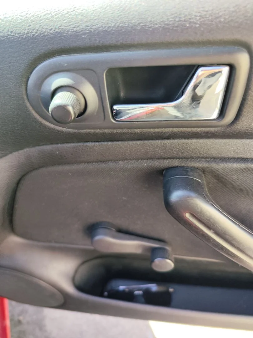 Foto de MANETA INTERIOR DELANTERA DERECHA VOLKSWAGEN GOLF IV BERLINA (1J1)(10.1997) 1.9 TDI (90 CV / 66 KW)
