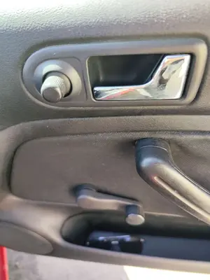 Foto de MANETA INTERIOR DELANTERA DERECHA VOLKSWAGEN GOLF IV BERLINA (1J1)(10.1997) 1.9 TDI (90 CV / 66 KW)