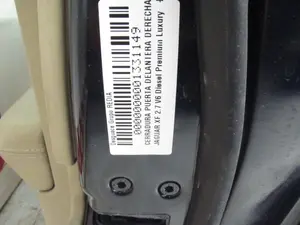 Foto de CERRADURA PUERTA DELANTERA DERECHA JAGUAR XF 2.7 V6 Diesel CAT (207 CV / 152 KW) foto 2