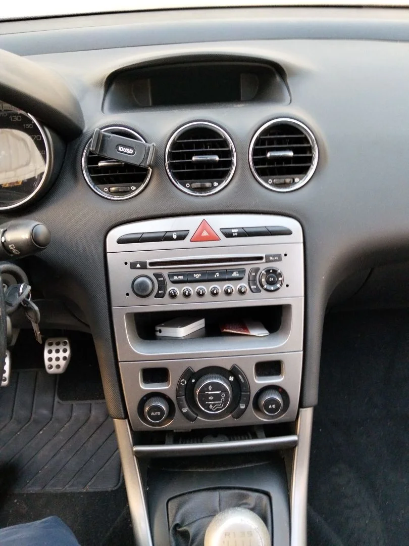 Foto de CONSOLA CENTRAL PEUGEOT 308 SW 1.6 HDi FAP CAT (9HZ / DV6TED4) (109 CV / 80 KW)