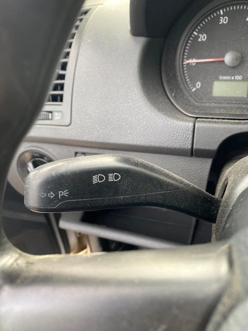 Foto de MANDO MULTIFUNCION VOLKSWAGEN POLO IV (9N3) 1.4 FSI (86 CV / 63 KW)
