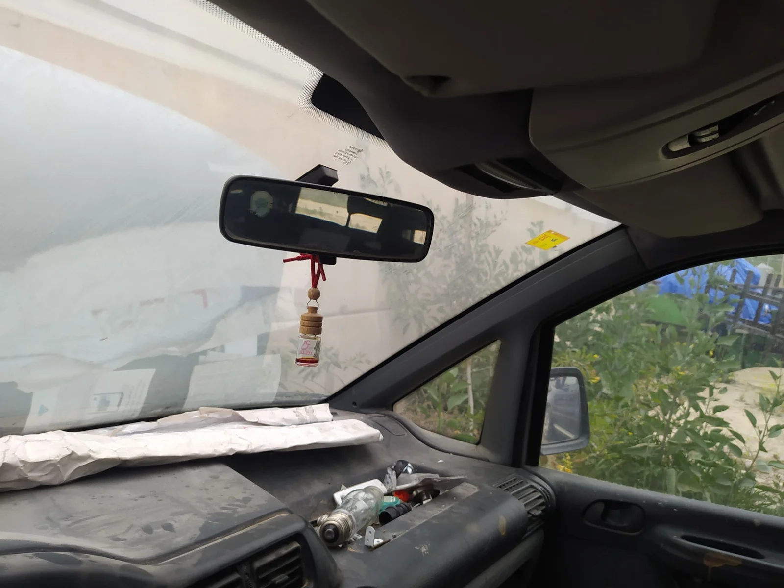 Foto de RETROVISOR INTERIOR PEUGEOT EXPERT FURGÓN COMFORT (1995) 2.0 HDi (109 CV / 80 KW)