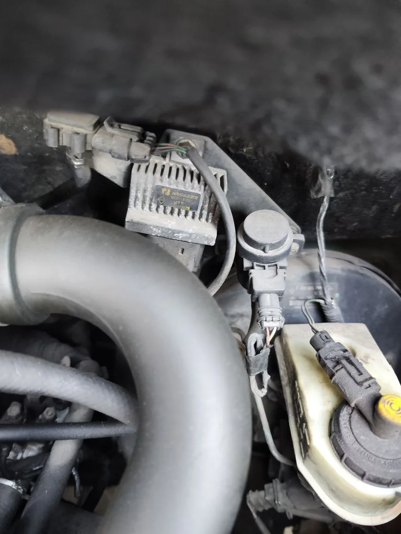 Foto de CAJA PRECALENTAMIENTO RENAULT SCENIC I (JA...) 1.9 dCi Diesel CAT (102 CV / 75 KW)
