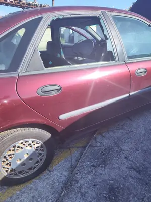Foto de PUERTA TRASERA DERECHA RENAULT LAGUNA (B56) 2.0  (113 CV / 83 KW)