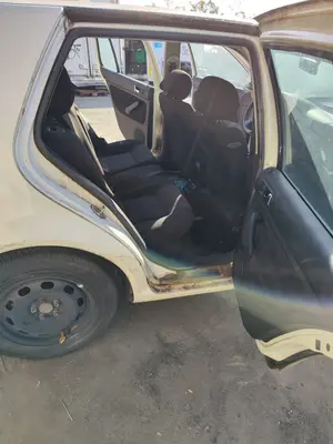 Foto de GOMAS CONTORNO PUERTA VOLKSWAGEN GOLF IV BERLINA (1J1)(10.1997) 2.0  (116 CV / 85 KW)