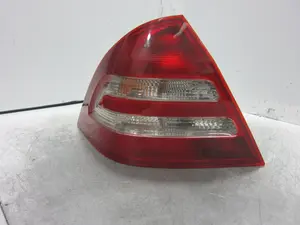 Foto de PILOTO TRASERO IZQUIERDO MERCEDES-BENZ CLASE C (BM 203) BERLINA 2.0 CAT (129 CV / 95 KW) referencia 084401917L