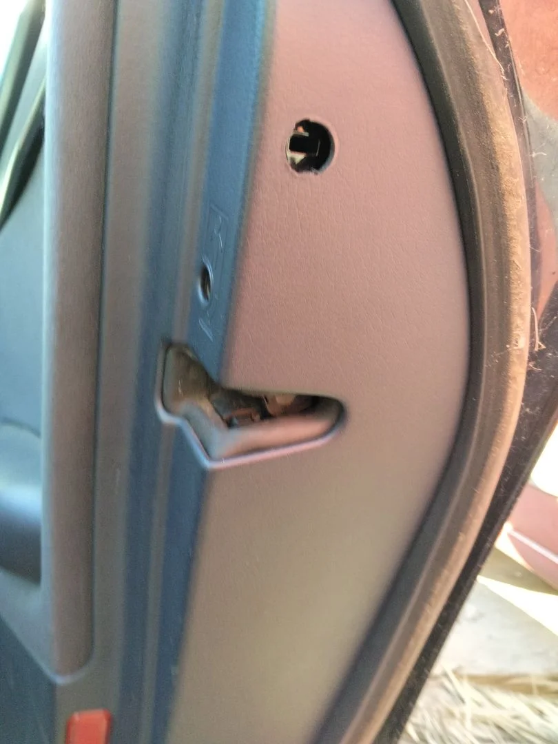 Foto de CERRADURA PUERTA TRASERA DERECHA AUDI A4 BERLINA (8E) 1.9 TDI (131 CV / 96 KW) referencia 8E0839015C