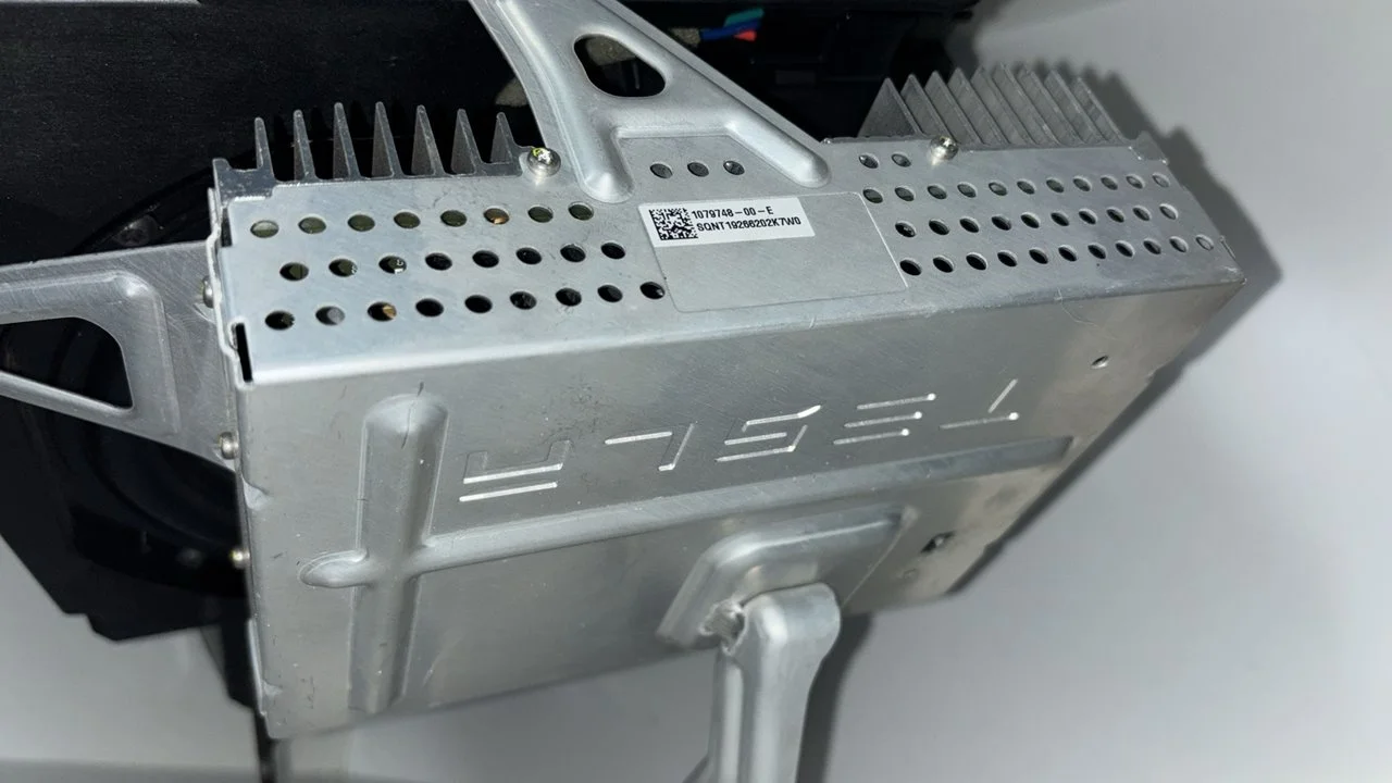 Foto de MODULO ELECTRONICO TESLA MODEL 3 eléctrico 258 kW (cont. 153 kW) (350 CV / 258 KW) referencia 107974800E
