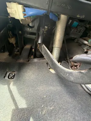 Foto de COLUMNA DIRECCION MITSUBISHI GALLOPER (HYUNDAI)(02.1998) 2.5 Turbodiesel (105 CV / 77 KW)