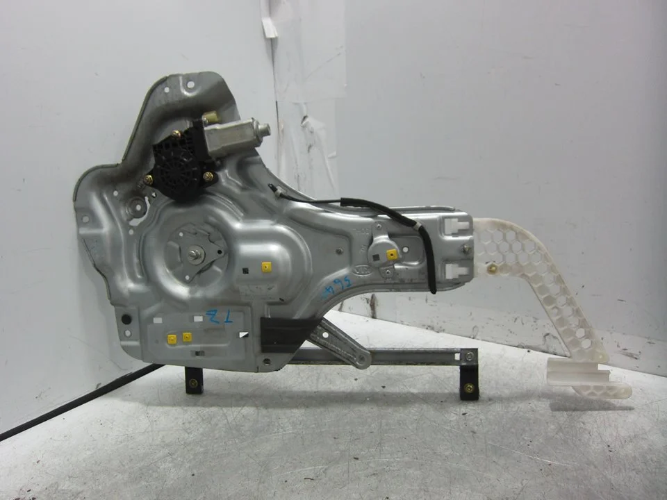 Foto de ELEVALUNAS TRASERO IZQUIERDO KIA CERATO (LD) 1.6 CAT (105 CV / 77 KW) referencia 834012F010