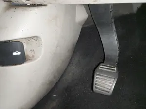 Foto de PEDAL EMBRAGUE FORD FIESTA (CBK) 1.25 16V CAT (69 CV / 51 KW) foto 2