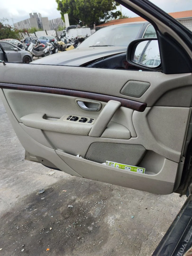 Foto de GUARNECIDO PUERTA DELANTERA IZQUIERDA VOLVO S80 BERLINA 2.4 Diesel (131 CV / 96 KW)