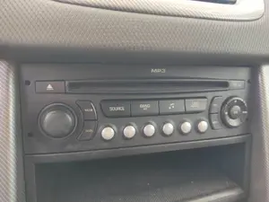 Foto de SISTEMA AUDIO / RADIO CD PEUGEOT 207 1.6 HDi FAP CAT (9HZ / DV6TED4) (109 CV / 80 KW)
