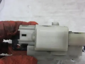 Foto de CERRADURA MALETERO / PORTON RENAULT MEGANE II BERLINA 5P referencia 8200076240 foto 4