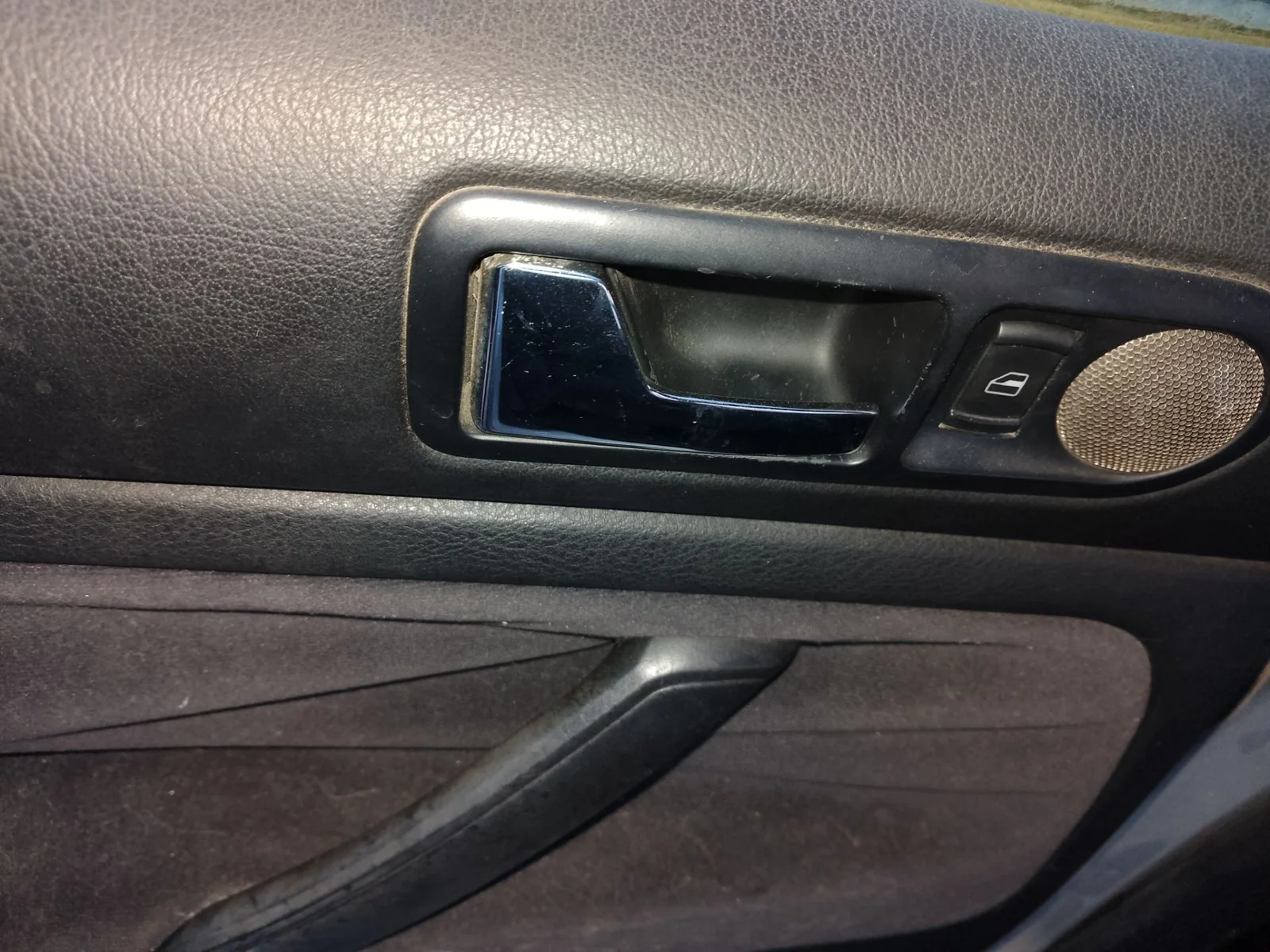 Foto de MANETA INTERIOR TRASERA IZQUIERDA VOLKSWAGEN PASSAT BERLINA (3B3) 1.9 TDI (131 CV / 96 KW)
