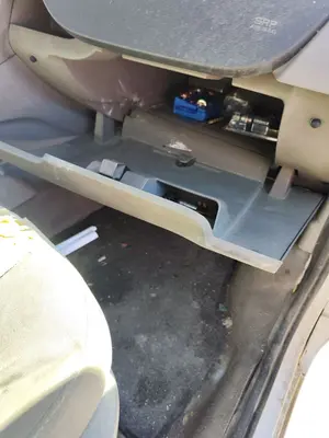 Foto de GUANTERA RENAULT KANGOO II (F/KW0) 1.5 dCi Diesel CAT (86 CV / 63 KW) foto 2